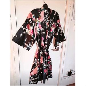 SOLD❣️NEW! Silk Robe 👘🖤